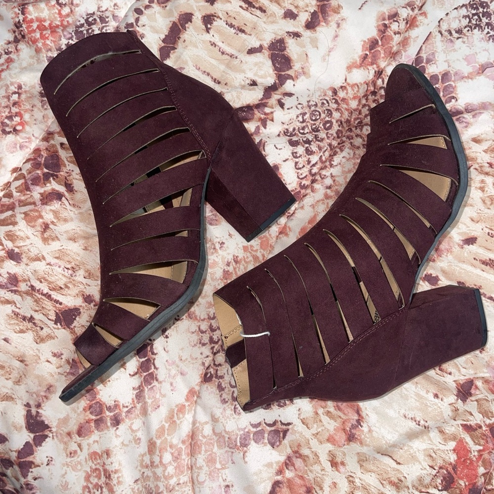 Wine / burgundy open for booties